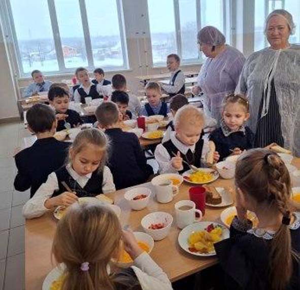 Столовăйра тутлă çитереççĕ