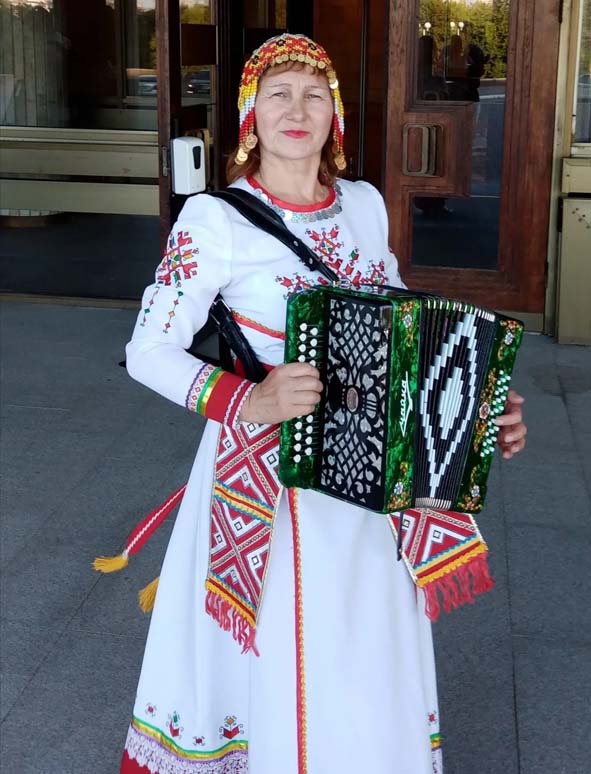 Любят выступать на сцене